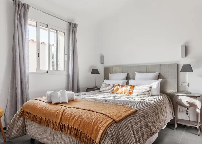 Vakantiehuis Luxurioese Schaeferei 2km Vom Von Santa Giulia Entfernt By Interhome