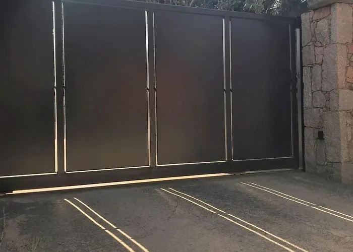 Vakantiehuis Luxurioese Schaeferei 2km Vom Von Santa Giulia Entfernt By Interhome *